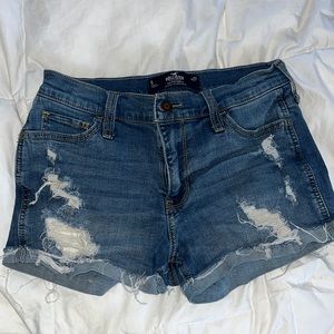 Hollister Mid-Rise 3’ Ripped Jean Shorts